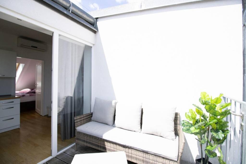 Apartmán Sunny & Cozy Penthouse With Balcony L Dg4'14 Vídeň Exteriér fotografie